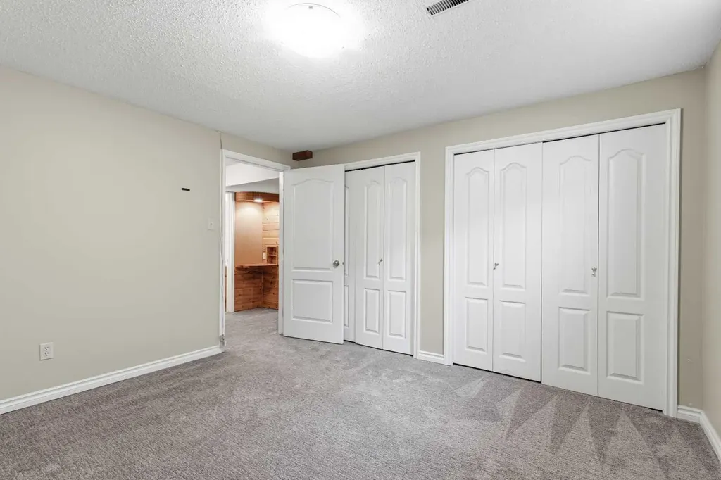 5613 37 Street Lloydminster AB T9V 1Z2