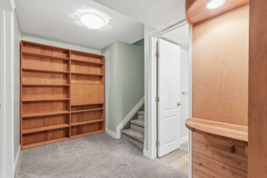5613 37 Street Lloydminster AB T9V 1Z2