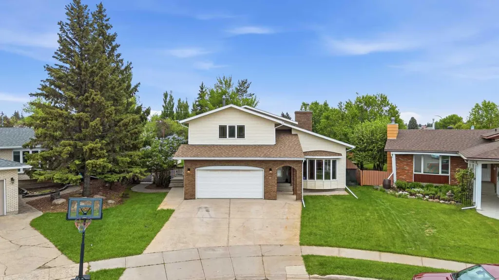 5613 37 Street Lloydminster AB T9V 1Z2