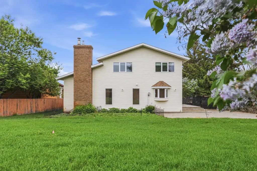 5613 37 Street Lloydminster AB T9V 1Z2