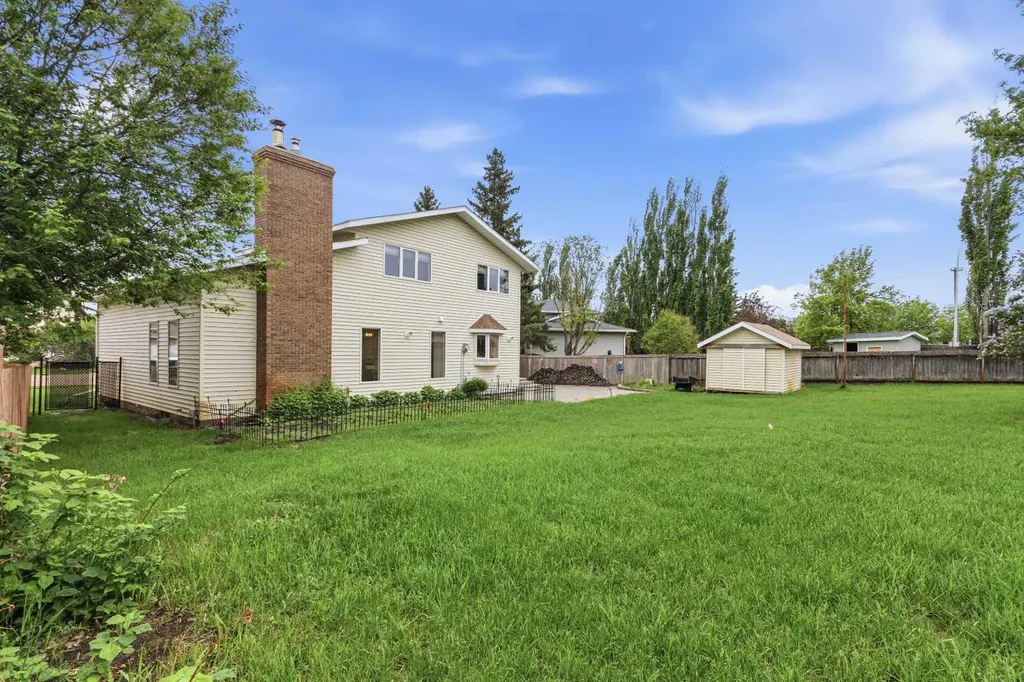 5613 37 Street Lloydminster AB T9V 1Z2