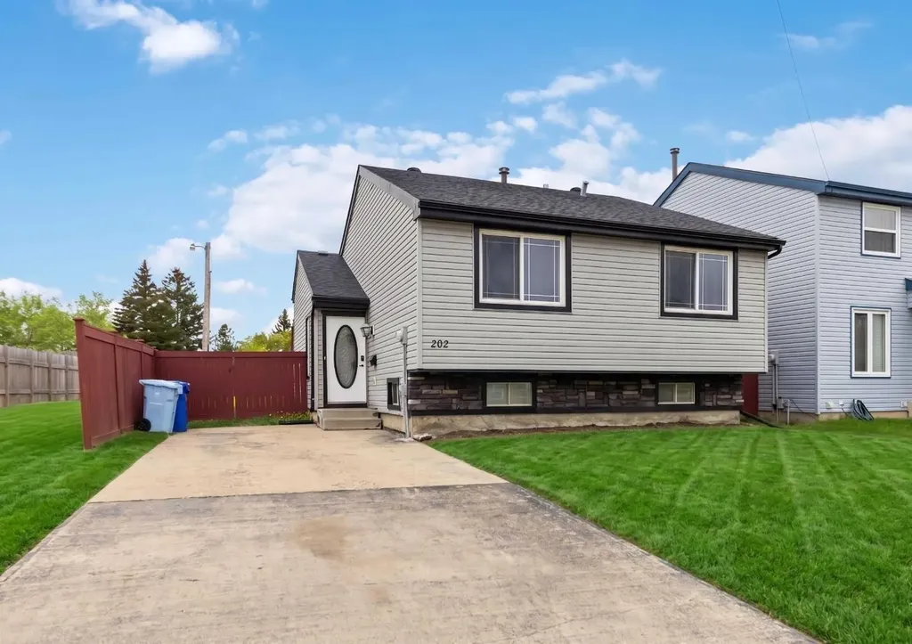 202 Bird Crescent Fort Mcmurray AB T9H 4T3