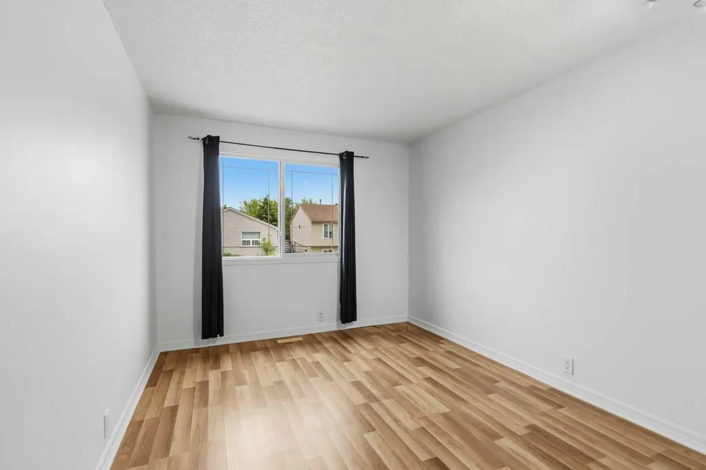202 Bird Crescent Fort Mcmurray AB T9H 4T3