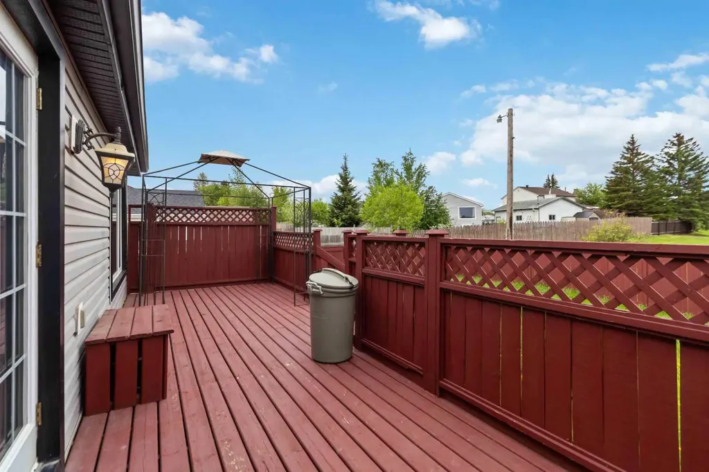 202 Bird Crescent Fort Mcmurray AB T9H 4T3