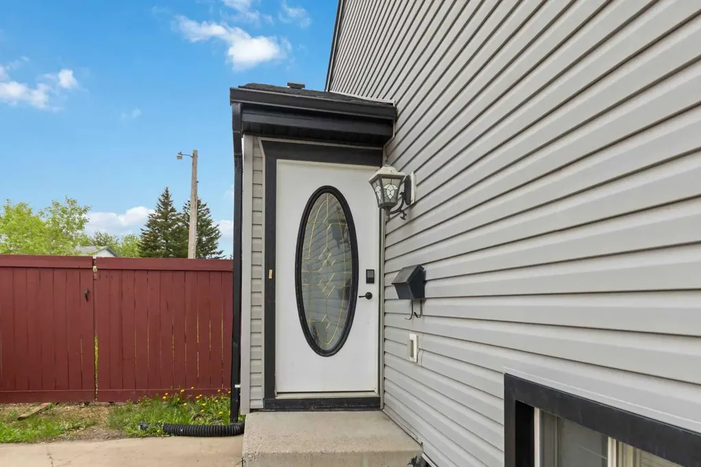202 Bird Crescent Fort Mcmurray AB T9H 4T3