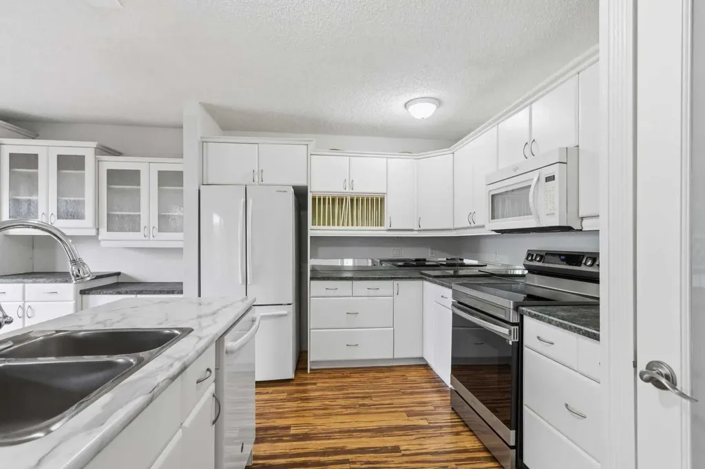 202 Bird Crescent Fort Mcmurray AB T9H 4T3