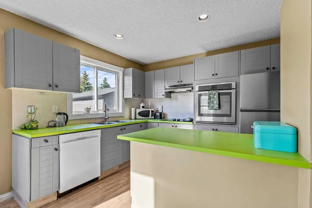 34 Elk Hill SE Airdrie AB T4B 1Y9