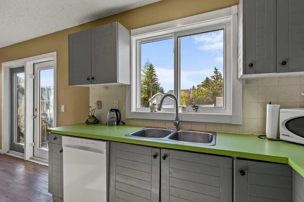 34 Elk Hill SE Airdrie AB T4B 1Y9