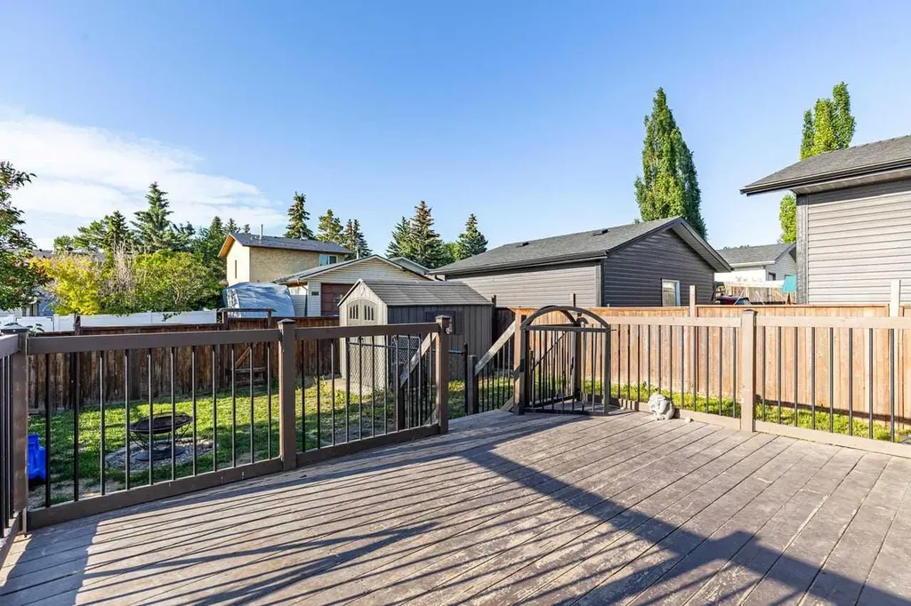 34 Elk Hill SE Airdrie AB T4B 1Y9