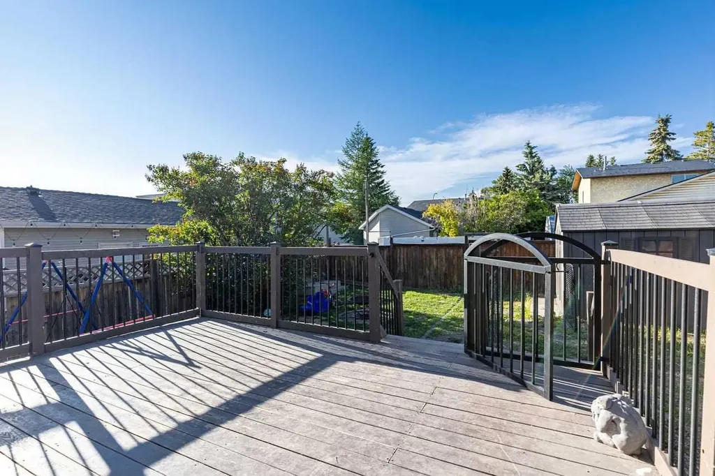 34 Elk Hill SE Airdrie AB T4B 1Y9