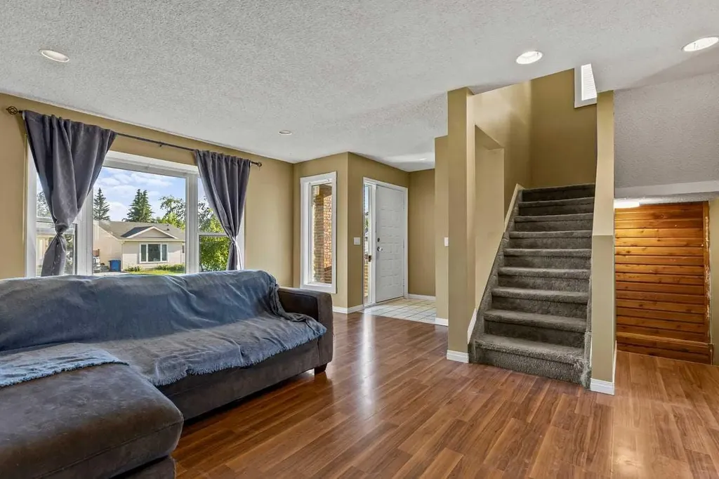 34 Elk Hill SE Airdrie AB T4B 1Y9