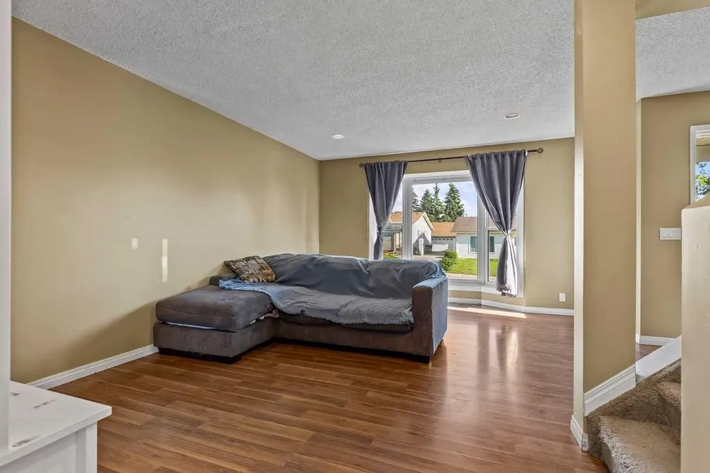 34 Elk Hill SE Airdrie AB T4B 1Y9