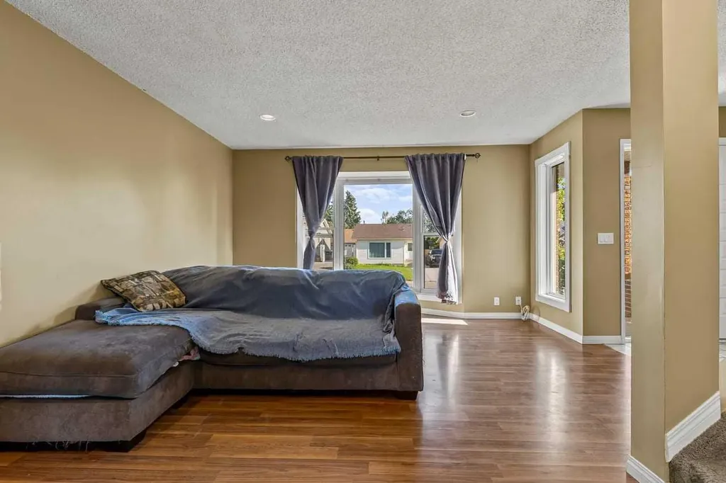 34 Elk Hill SE Airdrie AB T4B 1Y9
