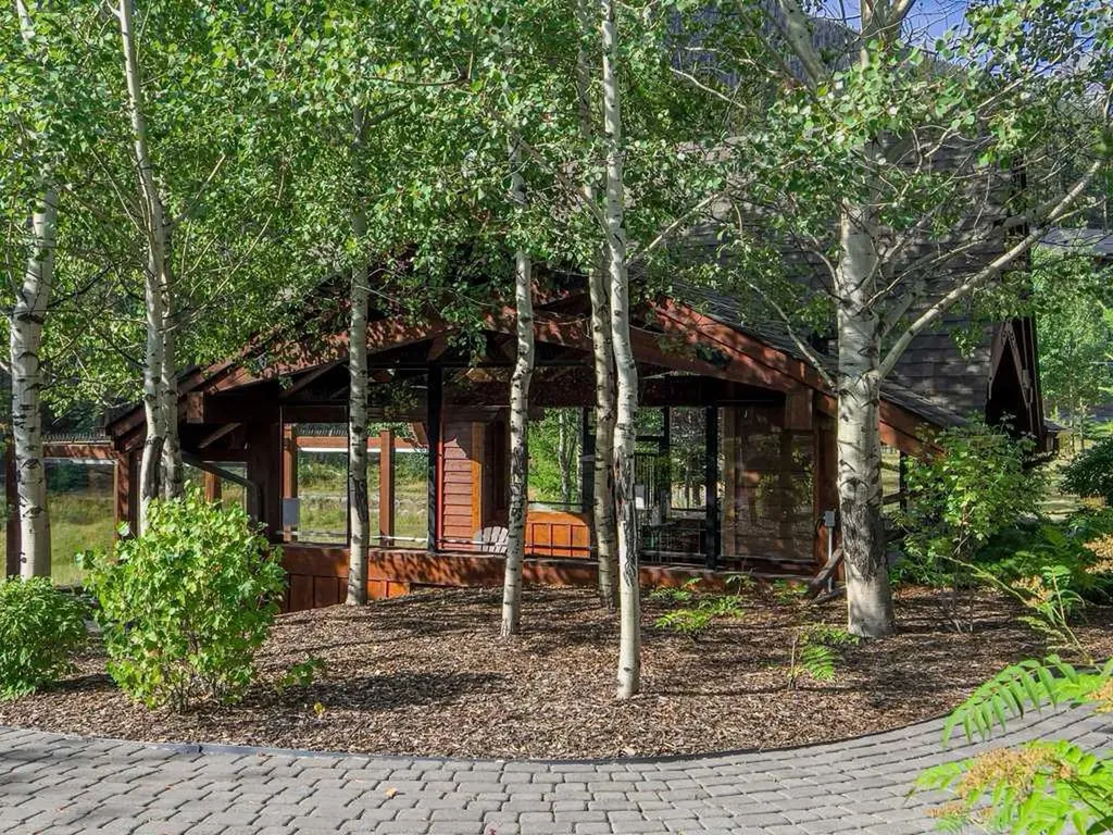 106 Stewart Creek Landing Canmore AB T1W 0G6