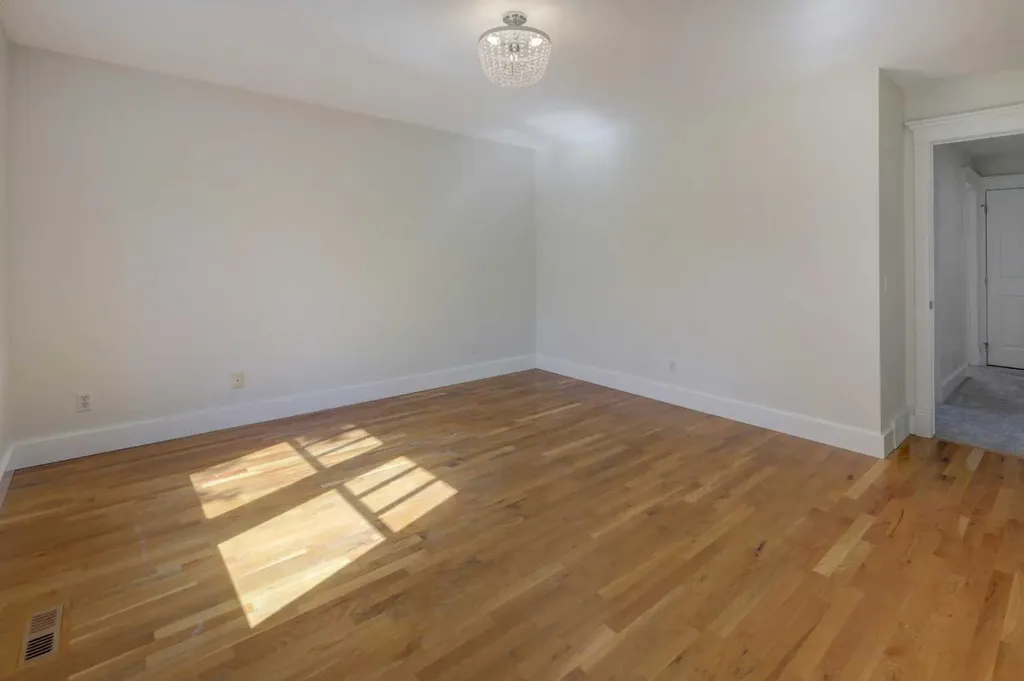 1908 32 Street SW Calgary AB T3E 2R1