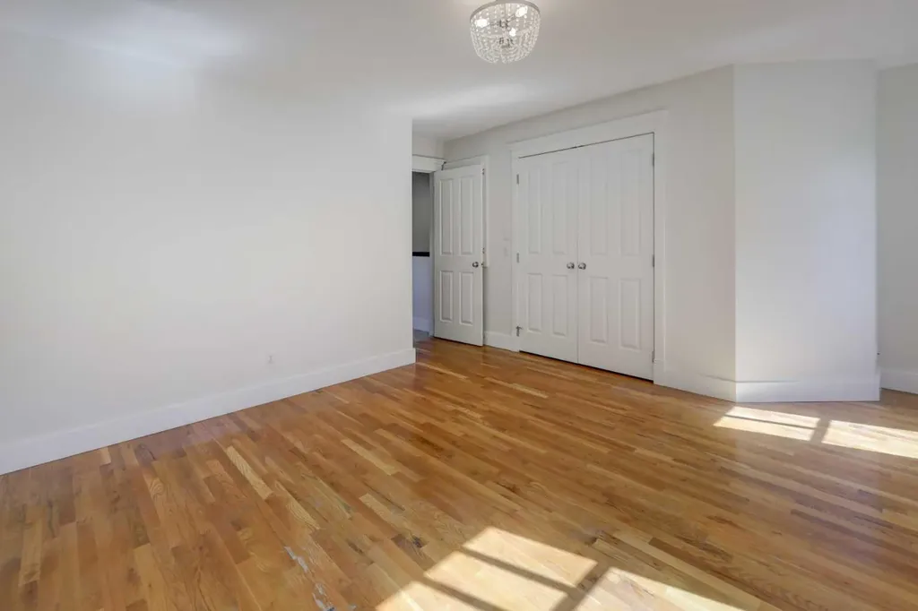 1908 32 Street SW Calgary AB T3E 2R1