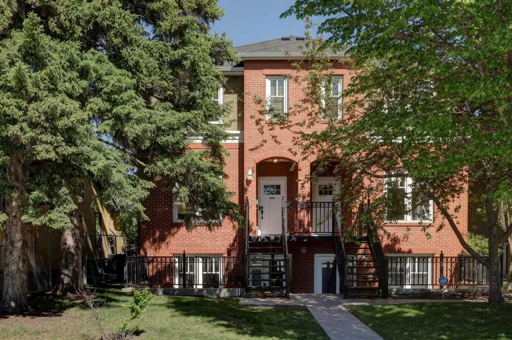 1908 32 Street SW Calgary AB T3E 2R1