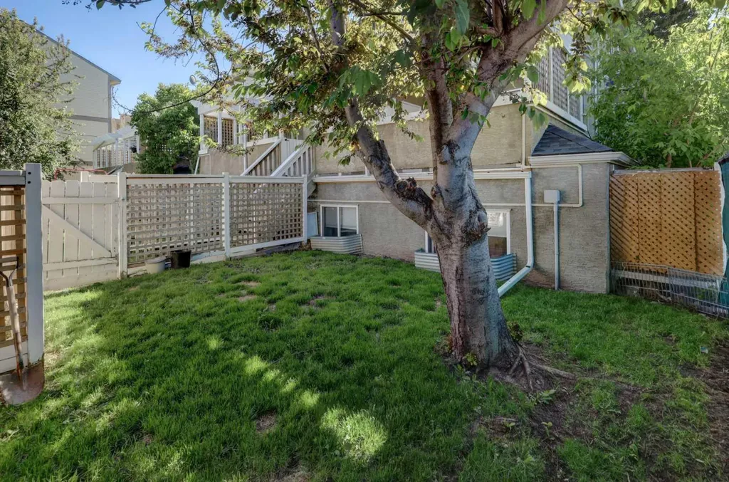 1908 32 Street SW Calgary AB T3E 2R1