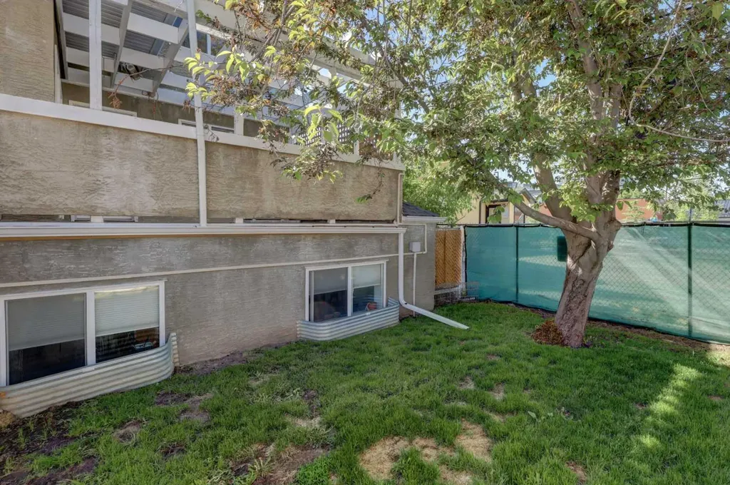 1908 32 Street SW Calgary AB T3E 2R1
