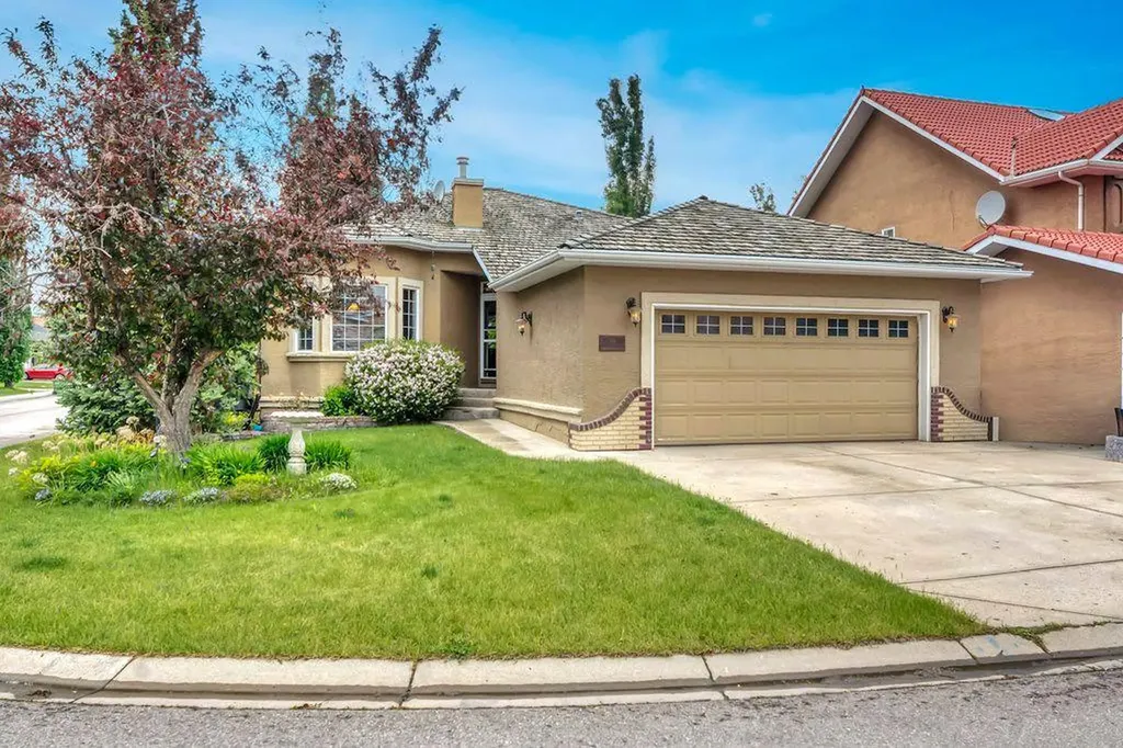 199 Lakeside Greens Court Chestermere AB T1X 1C7