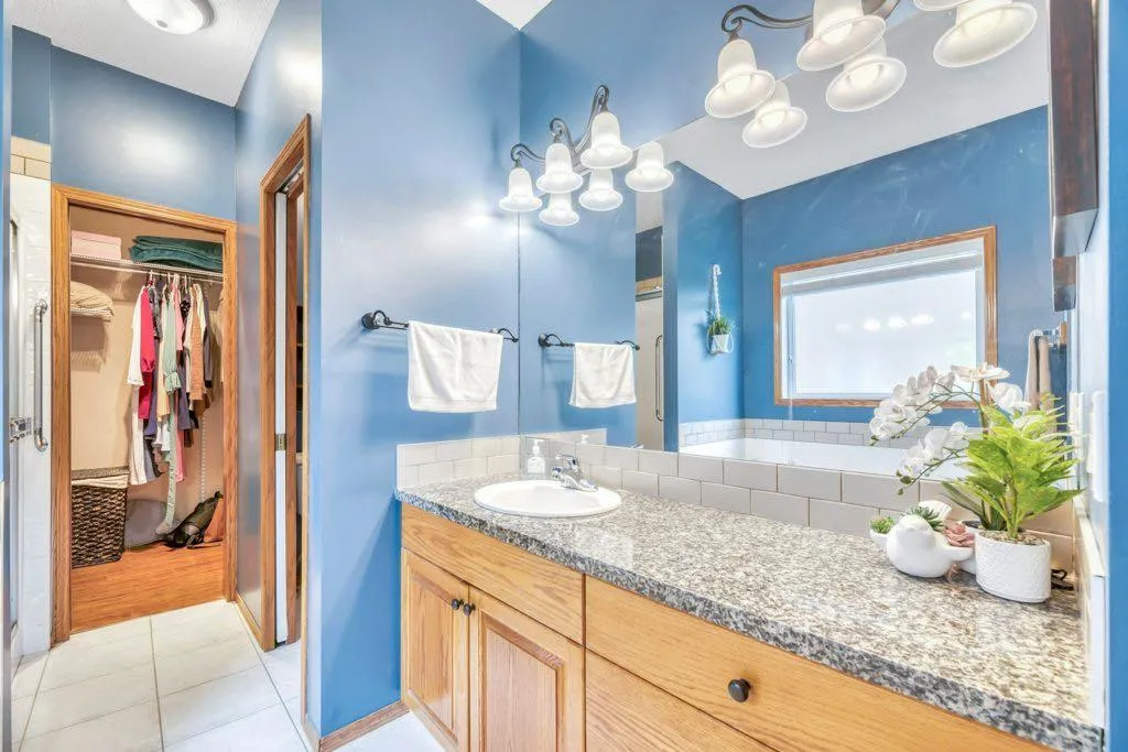 199 Lakeside Greens Court Chestermere AB T1X 1C7