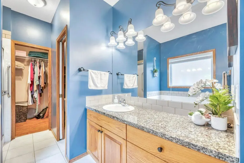 199 Lakeside Greens Court Chestermere AB T1X 1C7