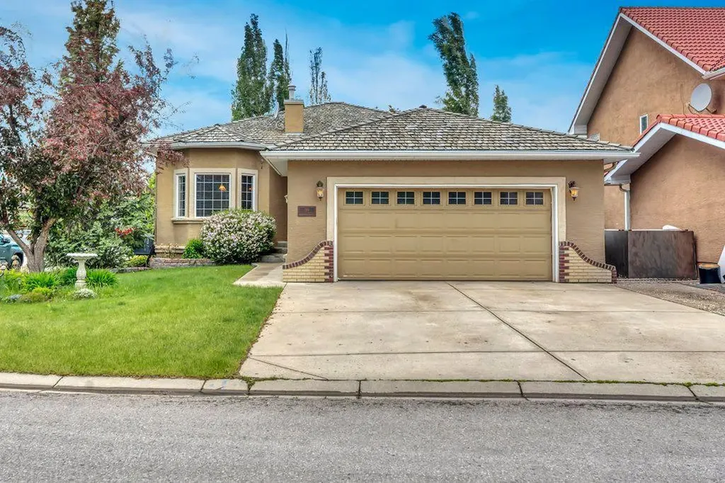 199 Lakeside Greens Court Chestermere AB T1X 1C7