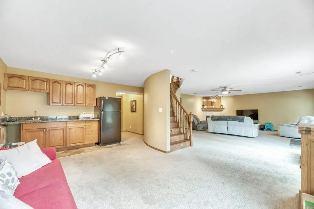 199 Lakeside Greens Court Chestermere AB T1X 1C7