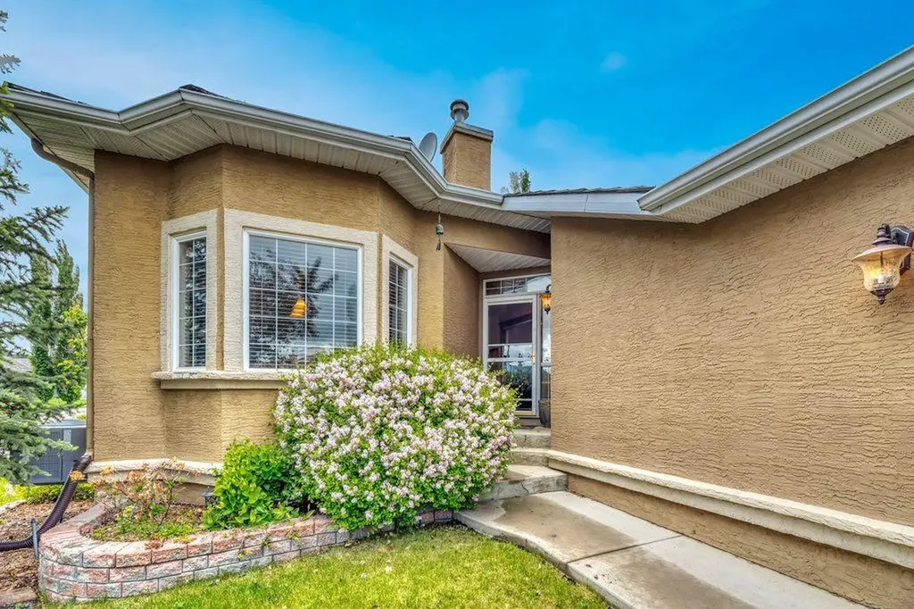199 Lakeside Greens Court Chestermere AB T1X 1C7