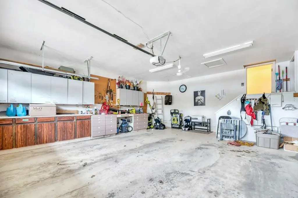 199 Lakeside Greens Court Chestermere AB T1X 1C7