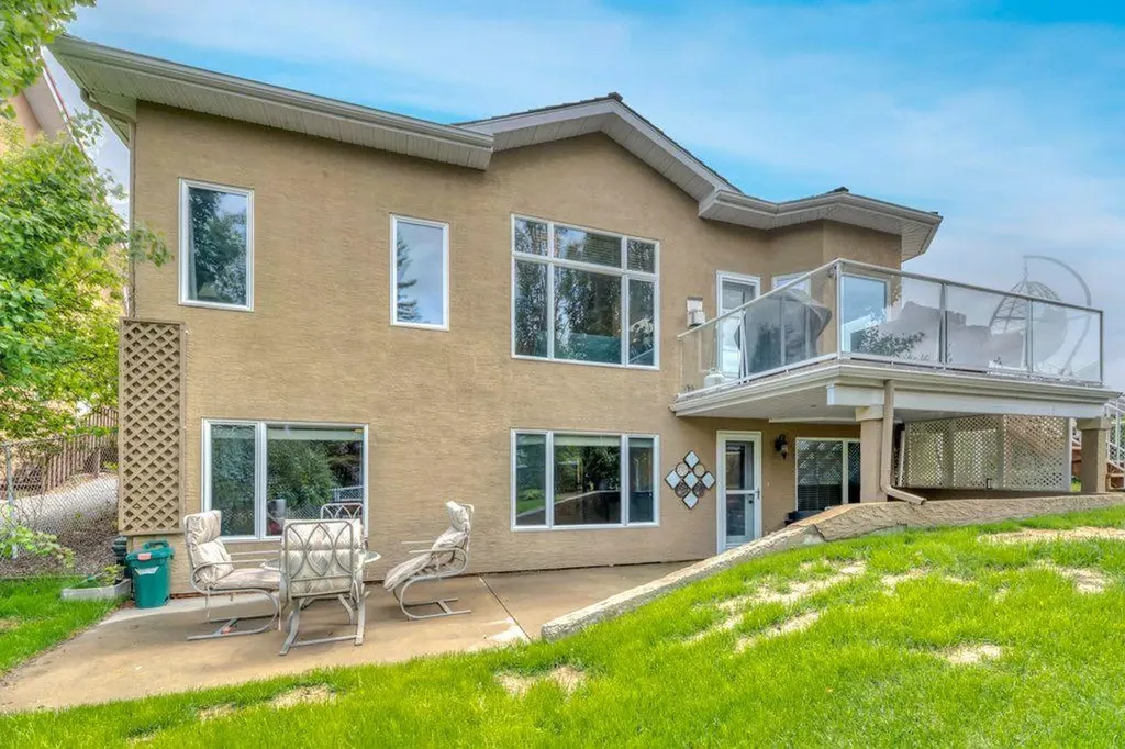 199 Lakeside Greens Court Chestermere AB T1X 1C7