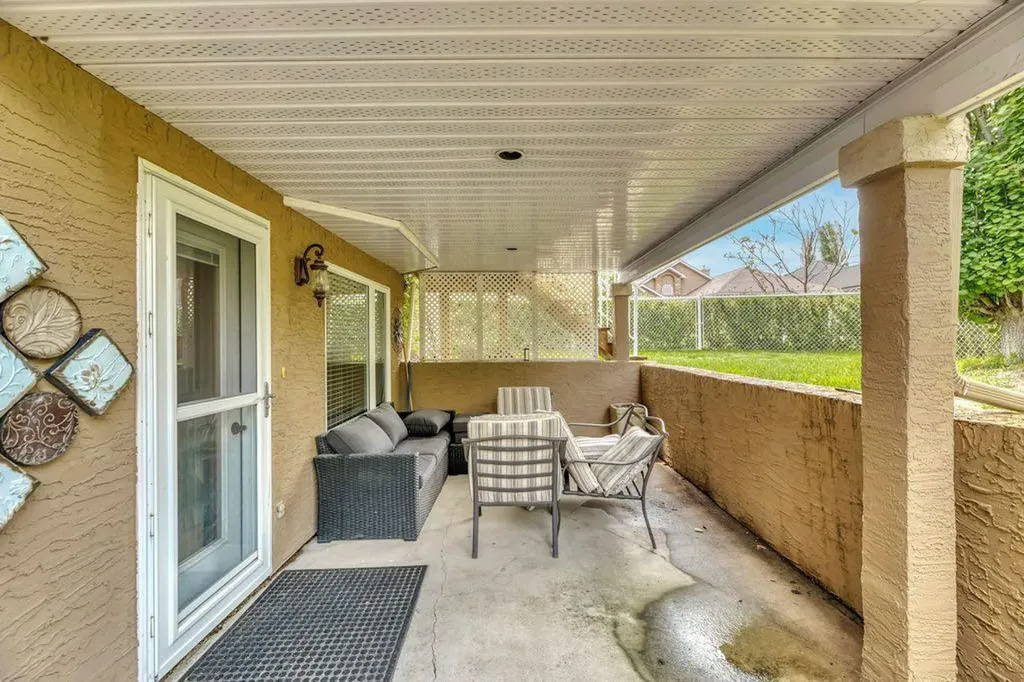 199 Lakeside Greens Court Chestermere AB T1X 1C7