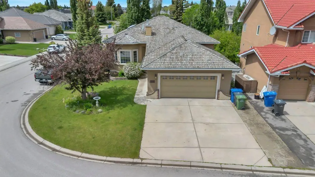 199 Lakeside Greens Court Chestermere AB T1X 1C7