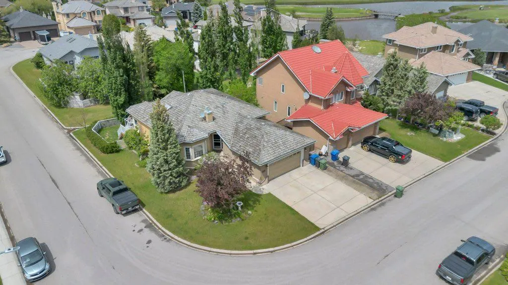 199 Lakeside Greens Court Chestermere AB T1X 1C7