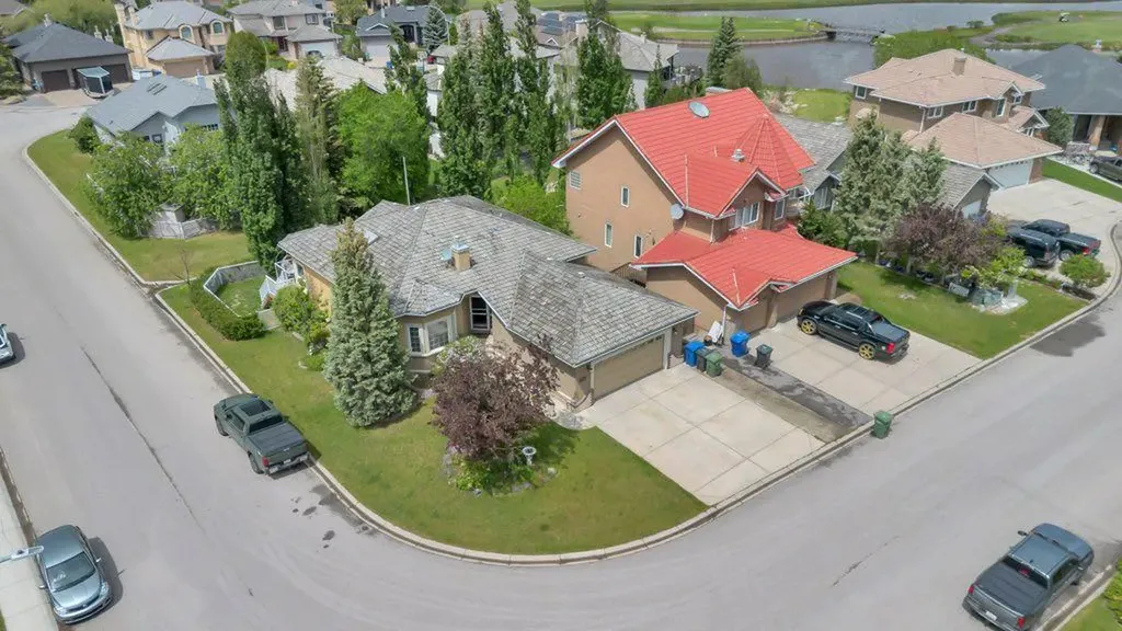 199 Lakeside Greens Court Chestermere AB T1X 1C7