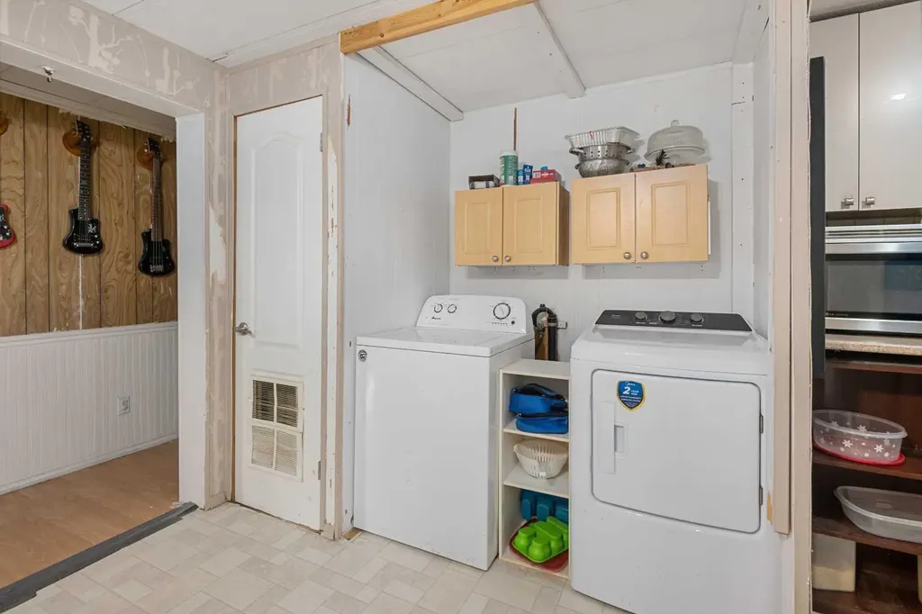 3223 83 Street NW Calgary AB T3B 5P3