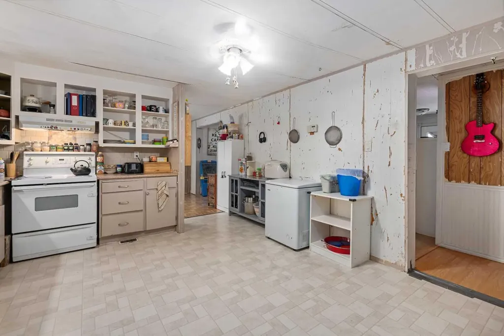 3223 83 Street NW Calgary AB T3B 5P3