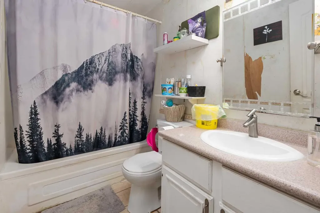 3223 83 Street NW Calgary AB T3B 5P3
