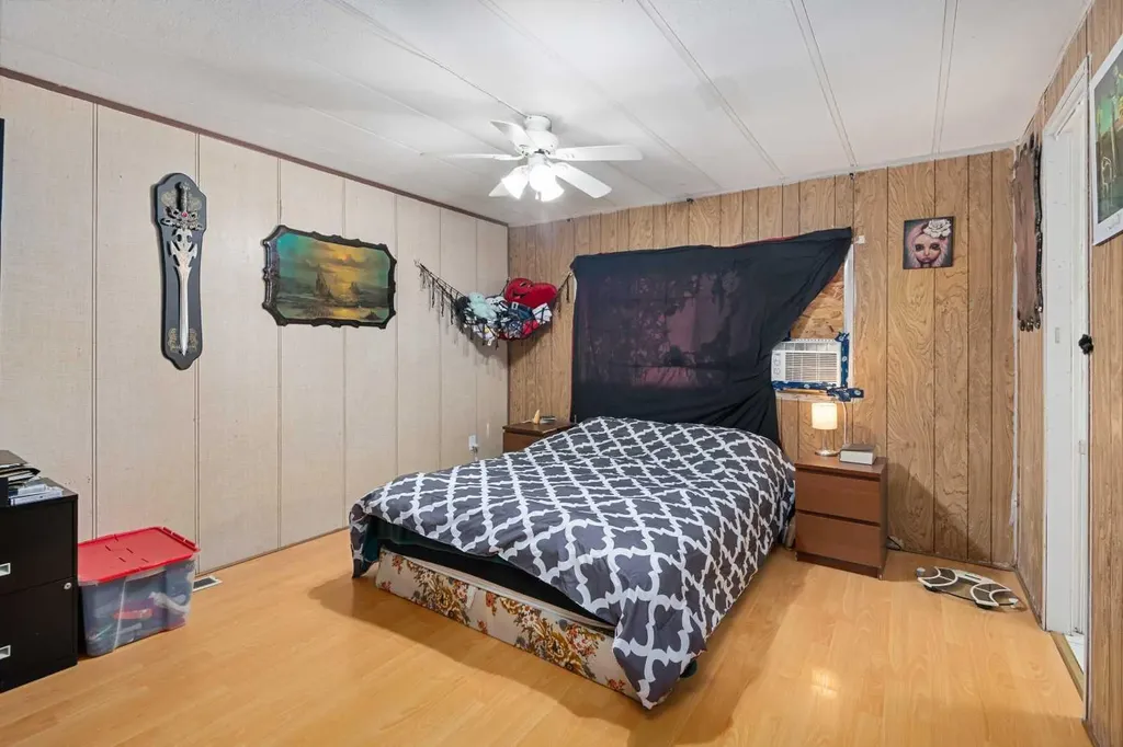 3223 83 Street NW Calgary AB T3B 5P3