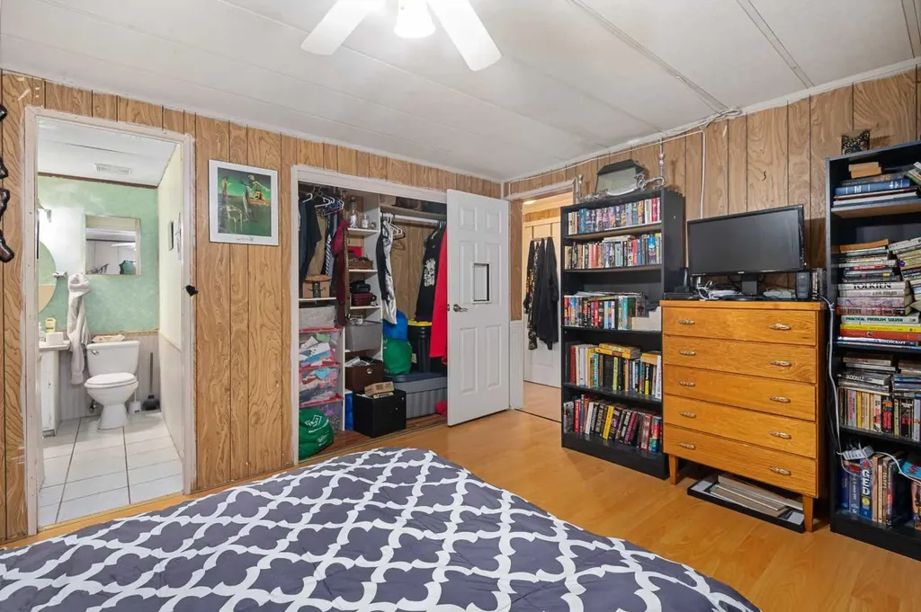 3223 83 Street NW Calgary AB T3B 5P3