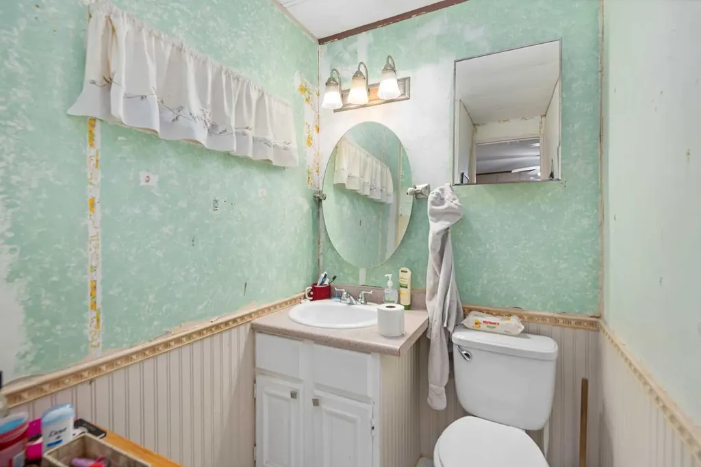 3223 83 Street NW Calgary AB T3B 5P3