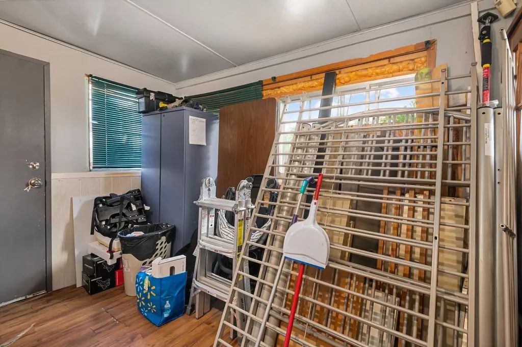 3223 83 Street NW Calgary AB T3B 5P3