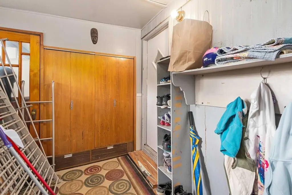 3223 83 Street NW Calgary AB T3B 5P3