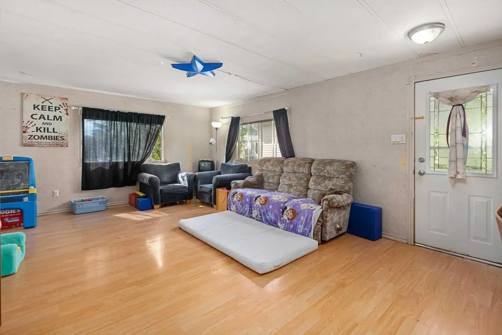 3223 83 Street NW Calgary AB T3B 5P3