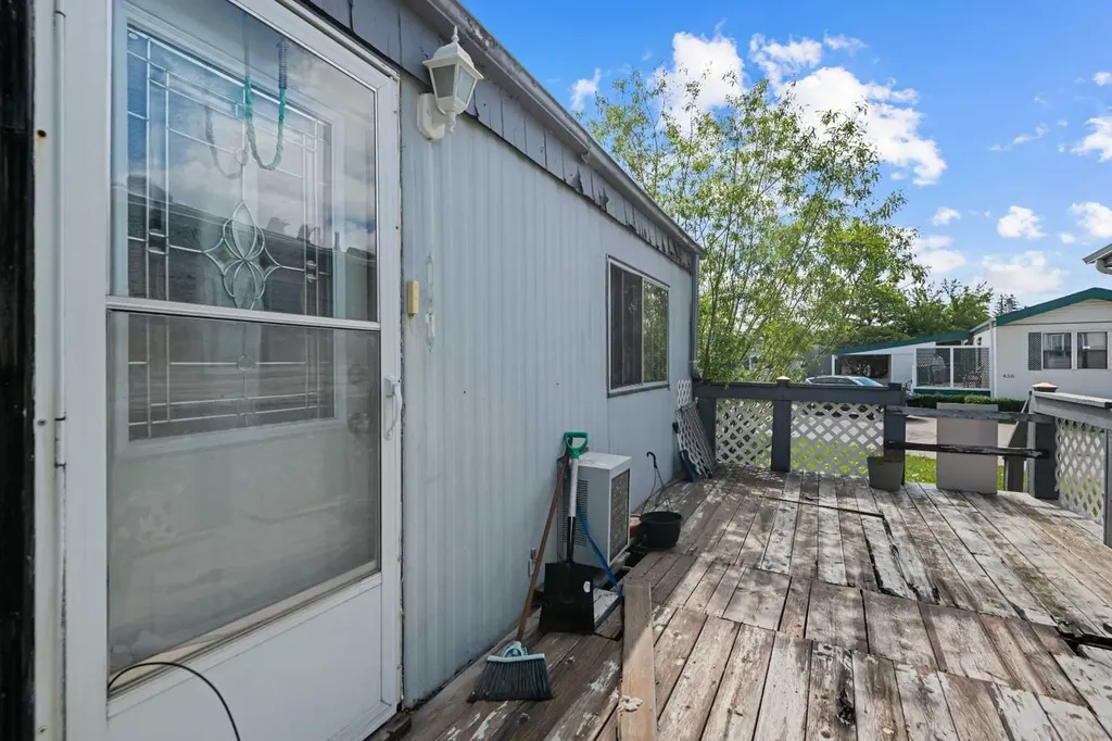 3223 83 Street NW Calgary AB T3B 5P3