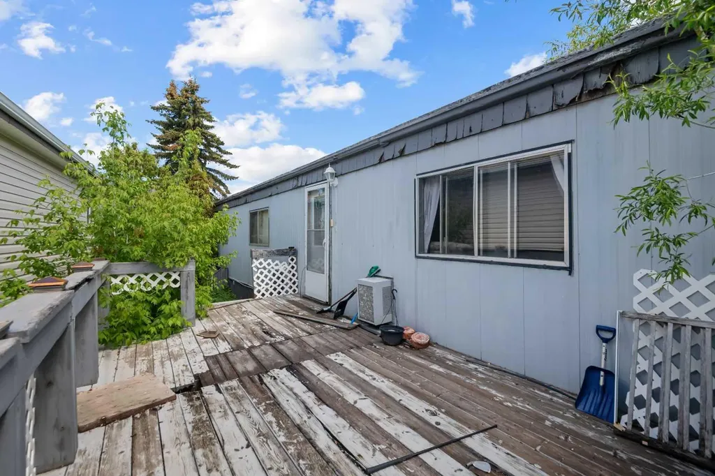 3223 83 Street NW Calgary AB T3B 5P3