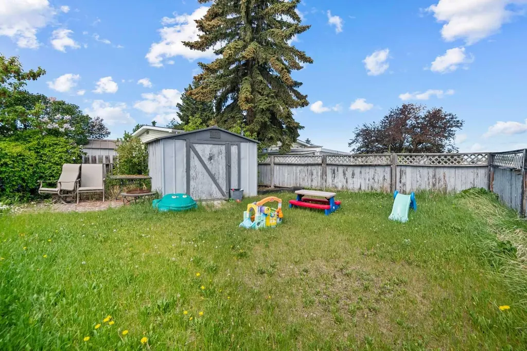 3223 83 Street NW Calgary AB T3B 5P3
