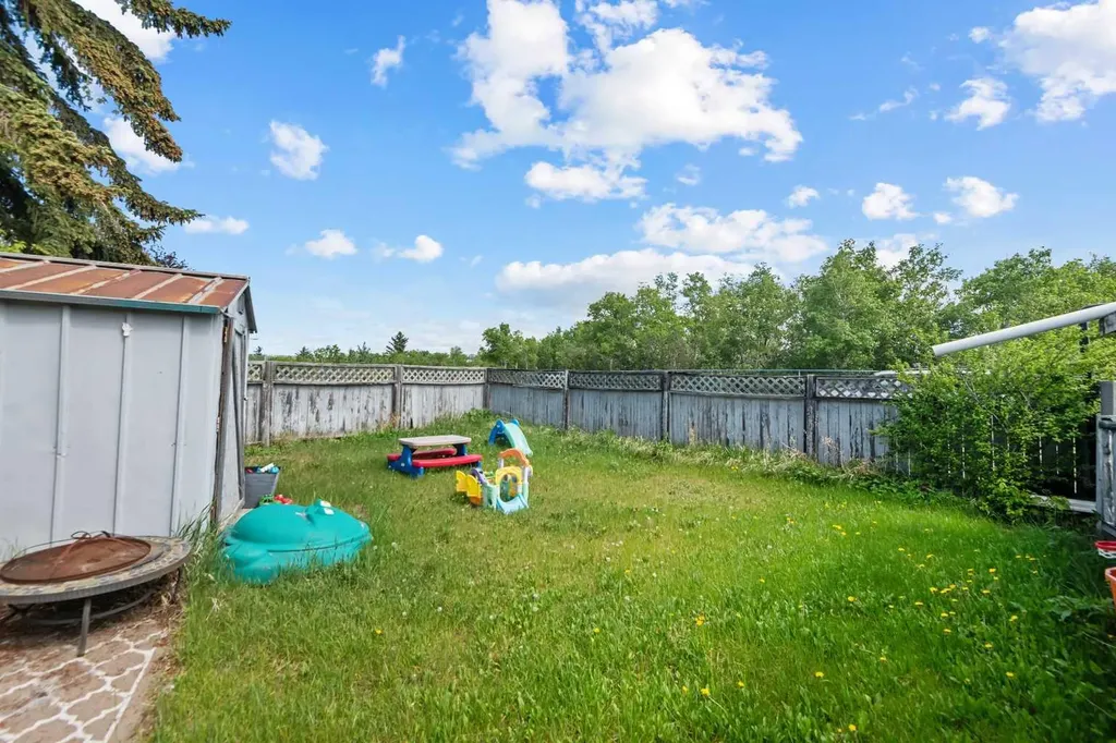 3223 83 Street NW Calgary AB T3B 5P3