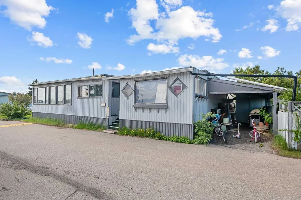 3223 83 Street NW Calgary AB T3B 5P3