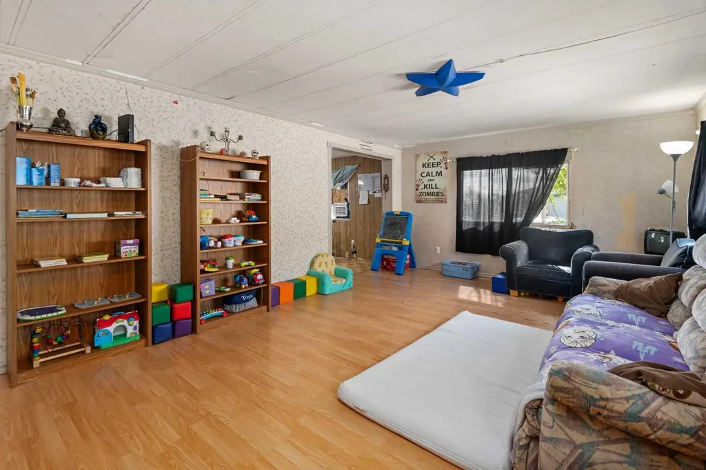 3223 83 Street NW Calgary AB T3B 5P3